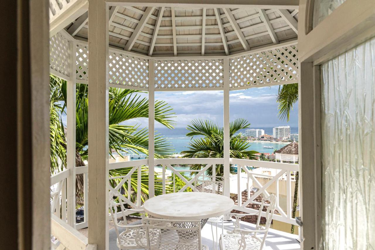Pampered In Paradise Near Ian Fleming Airport Ocj Ocho Rios Exterior photo