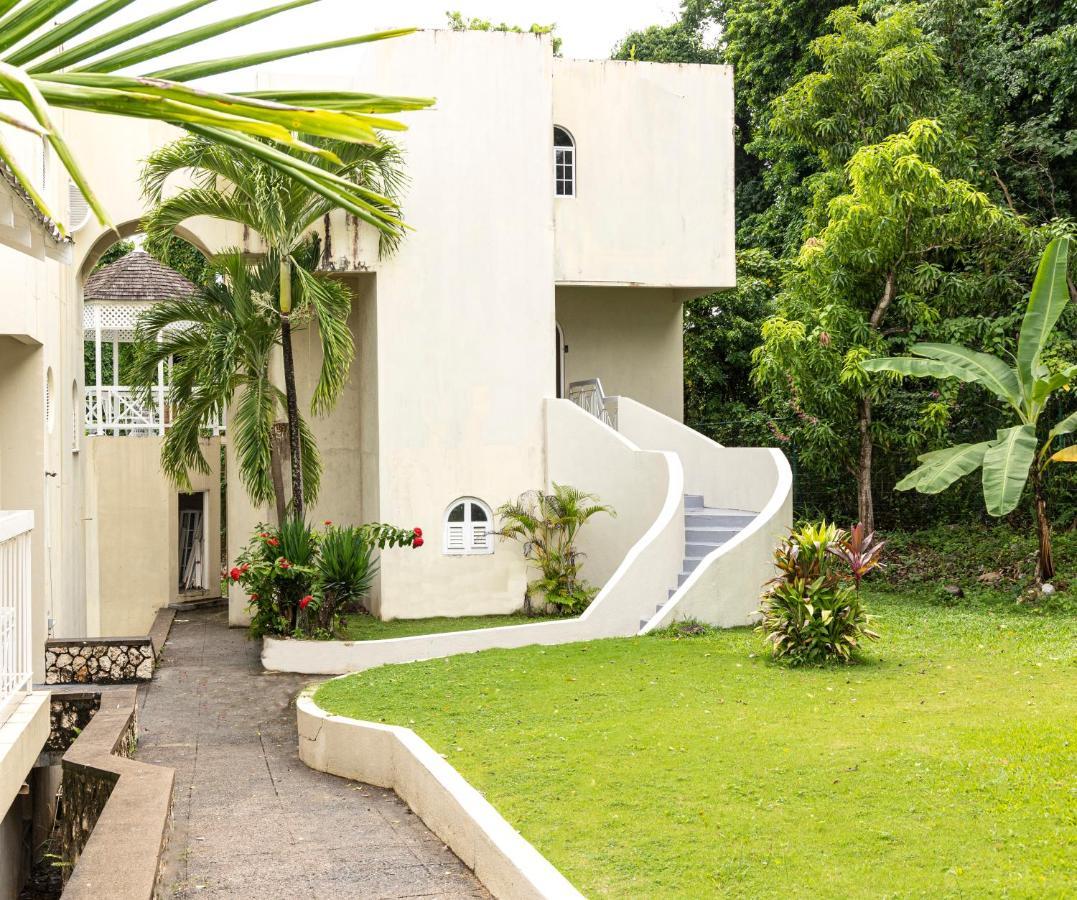 Pampered In Paradise Near Ian Fleming Airport Ocj Ocho Rios Exterior photo